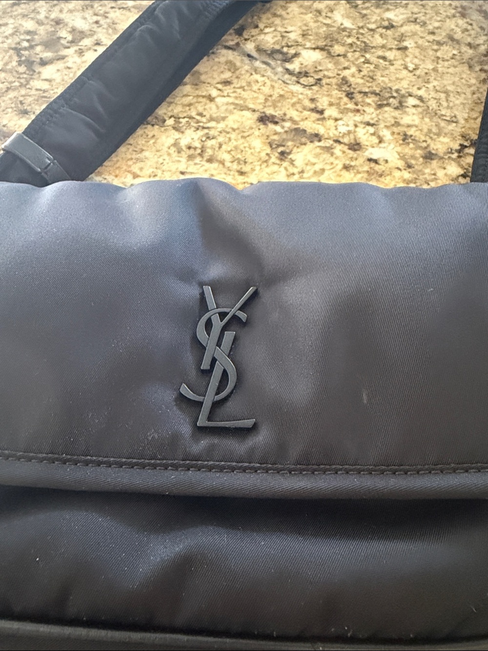 Saint Laurent Matte Black
Niki small messenger bag nylon .
AUTHENTIC! - Picture 3 of 7
